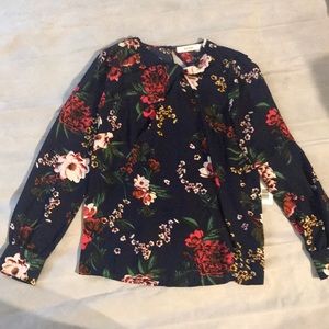 Flower blouse with knot detail